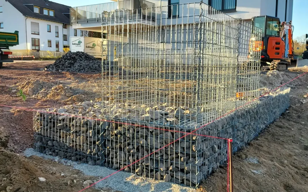 Hangbefestigung und Gabionen